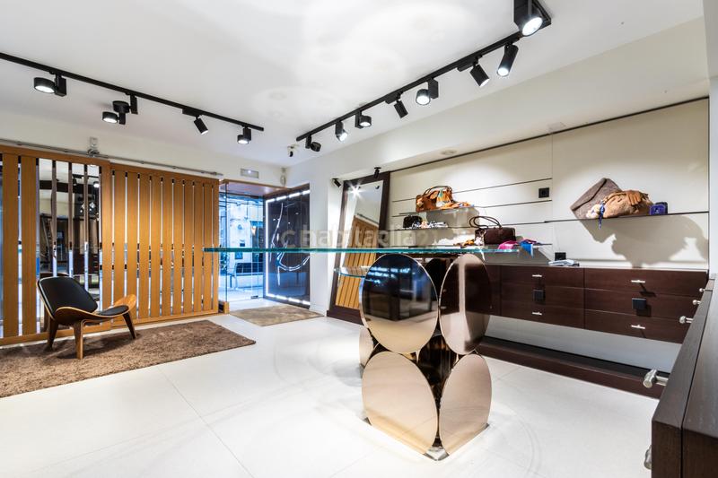 Foto c656680d-cc88-4f07-8ec4-399f35d60fe1. Local comercial a Centre Sabadell