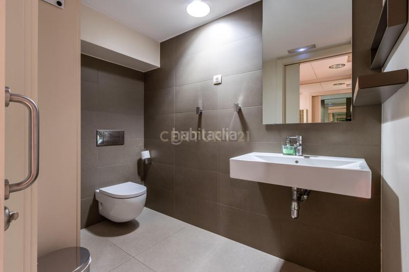 Foto fdcc0f90-34f0-45ea-a9f4-ff9fcf5e242d. Local comercial a Centre Sabadell