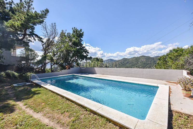 Foto 495c056a-b8bd-4449-8e7a-c07d63cf0210. House in passatge xaloc in La Miranda Esplugues de Llobregat