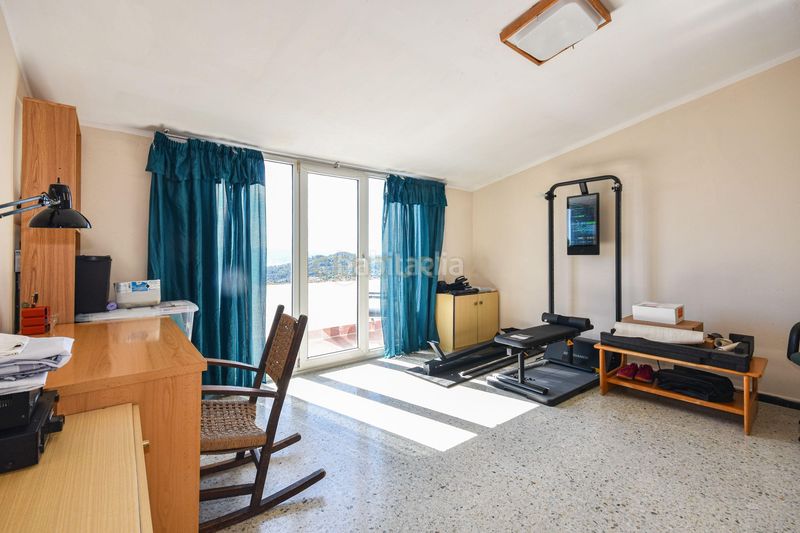 Foto 4d012322-4974-4dff-8093-03093d48c768. House in passatge xaloc in La Miranda Esplugues de Llobregat