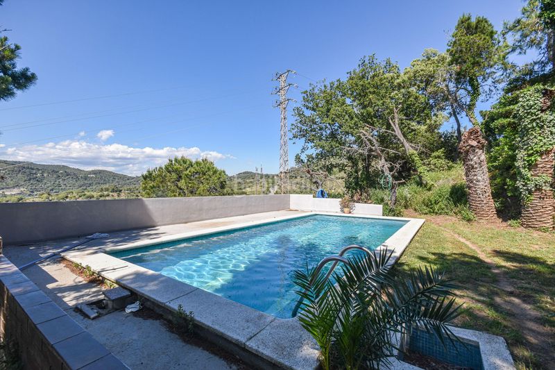 Foto c829a8c4-5a1e-4786-aab1-3cec1674a9f1. House in passatge xaloc in La Miranda Esplugues de Llobregat