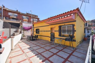 Xalet a Carrer béjar, sant vicenç dels horts, spain. Casa independiente con exterior, parking y excelente conexión co