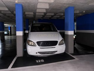 Parking voiture à Carrer del pare sallarès, 144, sabadell, spain. Plaza de parking amplia para coche grande en c pare sallarès  fá