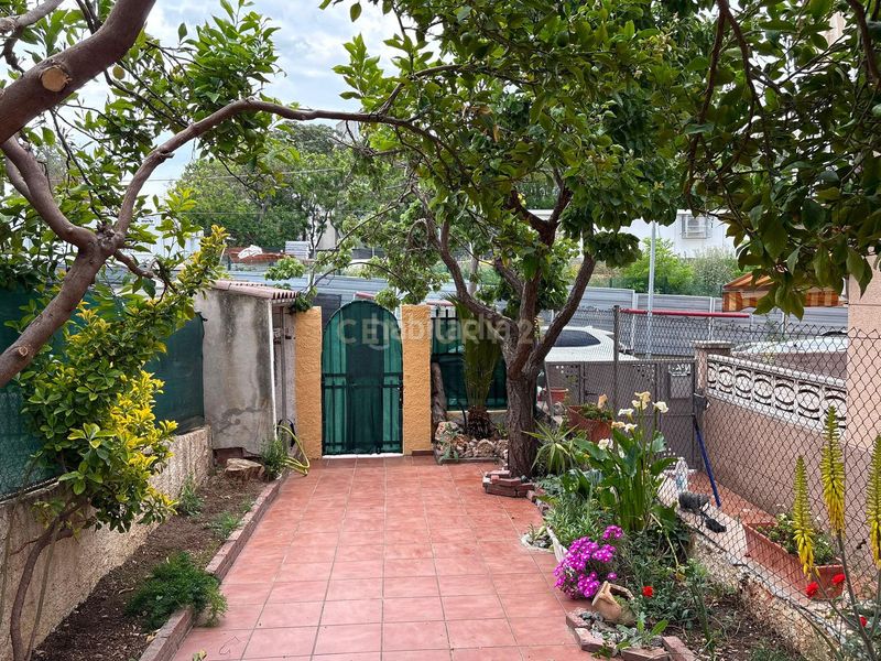 Foto 2defe584-9a2d-4ea1-b91d-5bc8b5cc29e2. Casa a carrer de juan ramon jiménez a Barri de Lourdes-Gallecs Mollet del Vallès