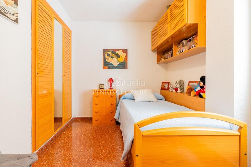 Foto ea91d98c-16b3-42c2-8463-5e4ab80c9908. Piso en Ciutat Jardí Valencia