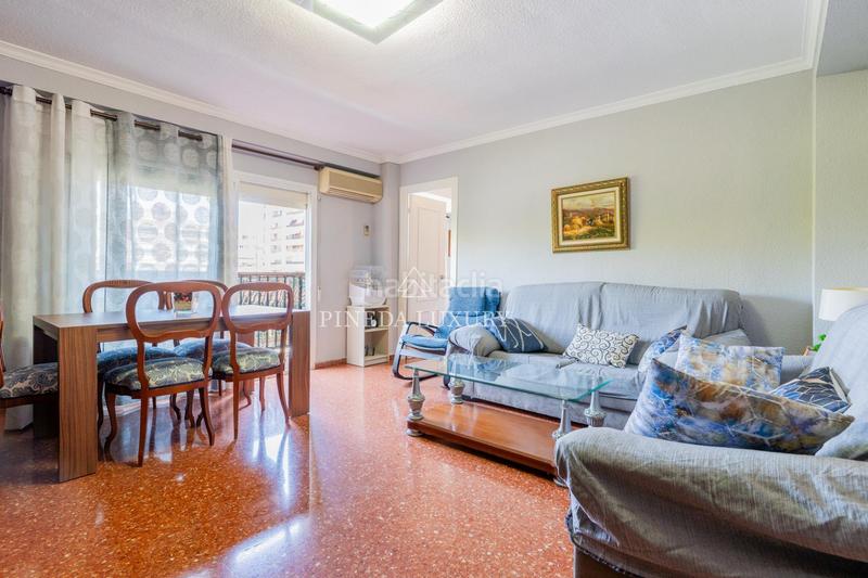 Foto f5ef6da2-b9b2-4605-8f89-29d43b515f04. Piso en Ciutat Jardí Valencia