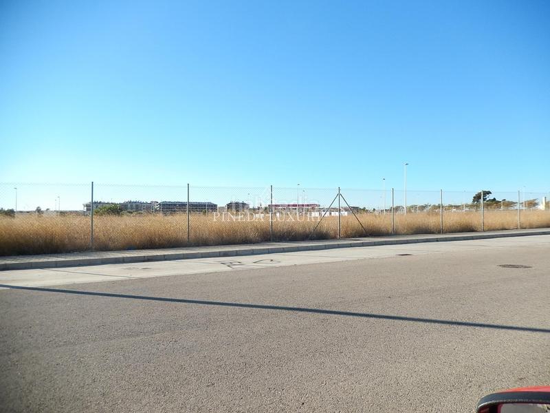 Foto 0c3ba797-b982-469d-b6ad-86db1f0f8243. Terreno residencial parcela uso rterciario con 100 metros de fachada en Puçol