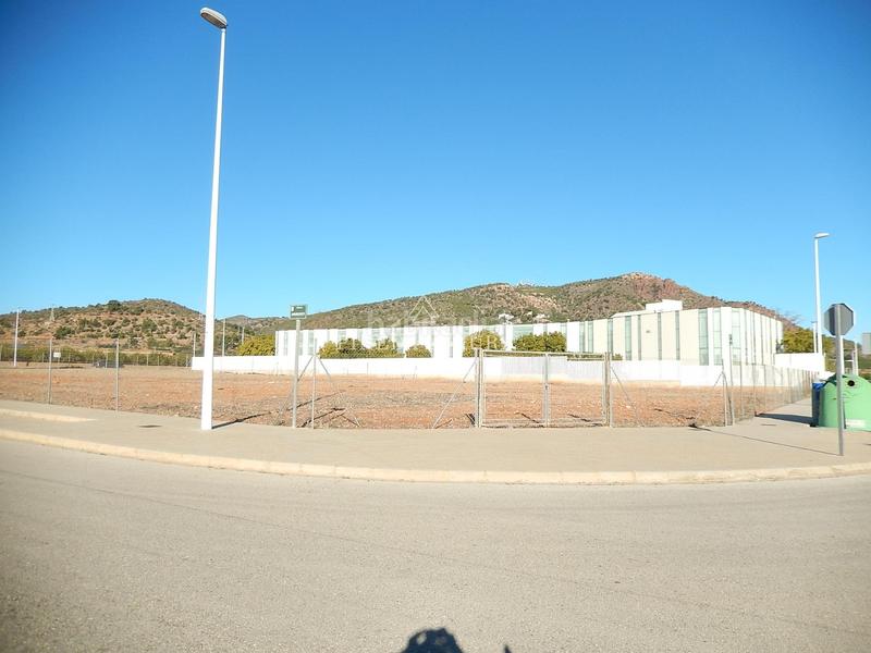 Foto 0ee4712f-43a8-4439-8808-c297dfa1b320. Terreno residencial parcela uso rterciario con 100 metros de fachada en Puçol