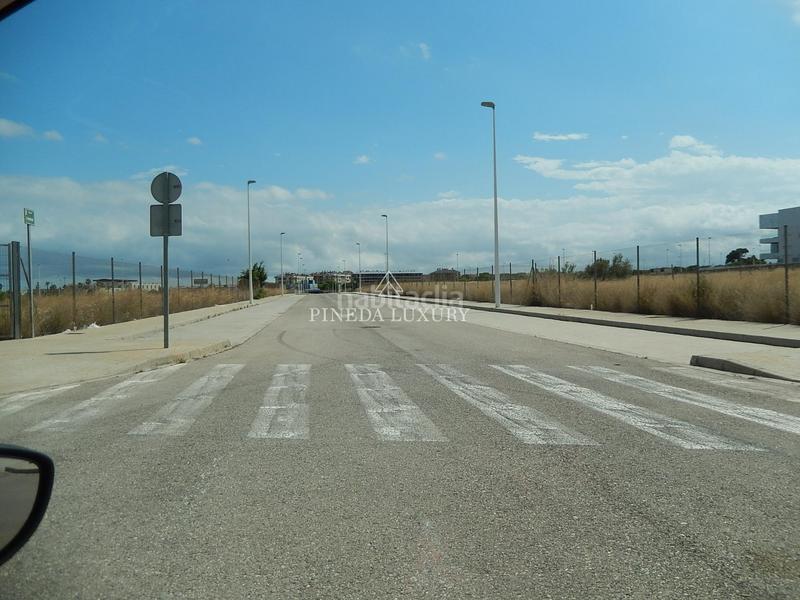 Foto 59106333-7d34-4f70-8bfc-df09246c649f. Terreno residencial parcela uso rterciario con 100 metros de fachada en Puçol