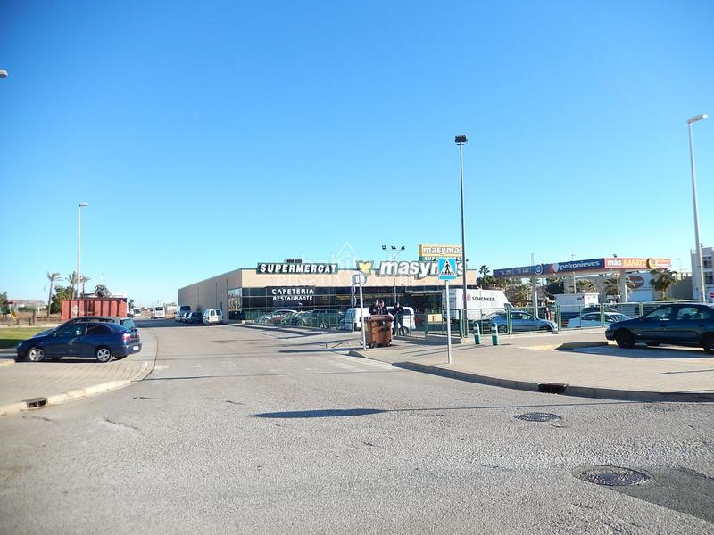 Foto 9bf212a3-d3ad-465e-a5c0-ff3064a314ee. Terreno residencial parcela uso rterciario con 100 metros de fachada en Puçol