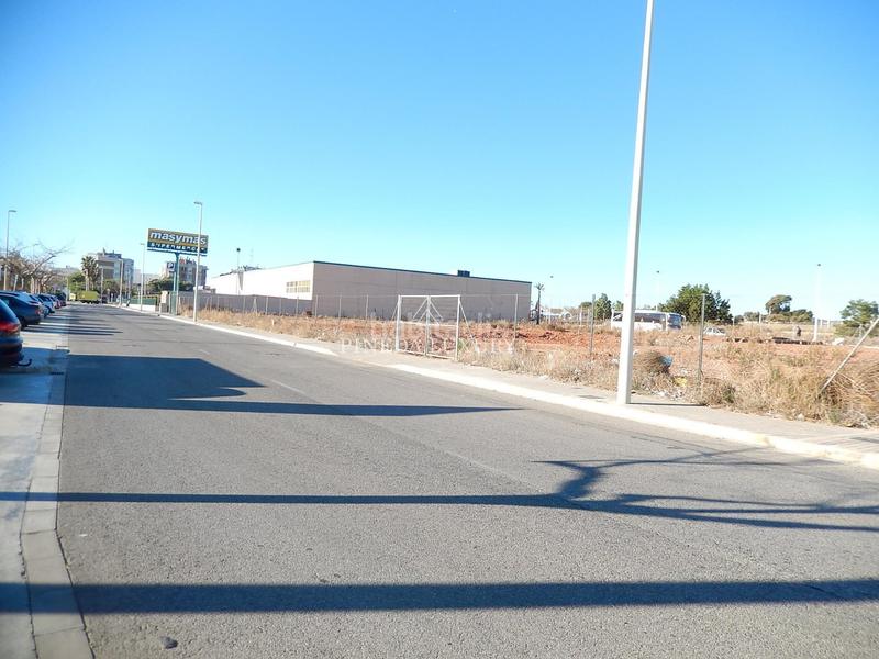 Foto ce575d80-4904-4c9d-bb2d-0e8fe49e5576. Terreno residencial parcela uso rterciario con 100 metros de fachada en Puçol