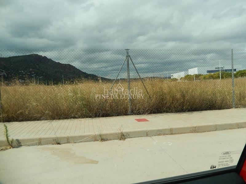 Foto f446aa40-c502-44b8-abaa-b18d9e2aca4a. Terreno residencial parcela uso rterciario con 100 metros de fachada en Puçol