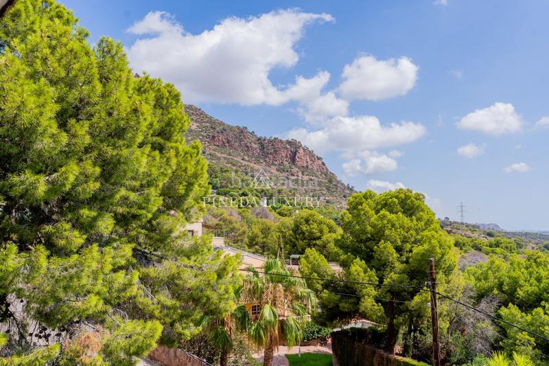 Foto b91f990f-00d0-4d48-b21b-208ef85e4cdc. Chalet avec parking dans Centro-El Castillo Sagunt