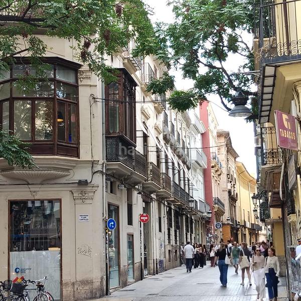 Foto 329eae6a-23cc-4ae0-be76-91500a121cc8. Building in calle calle de la bolsería 33-35-37 in Valencia