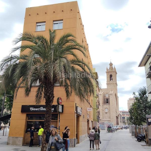 Foto dd1a194d-dc98-4363-83e9-d928fdbe0142. Building in calle calle de la bolsería 33-35-37 in Valencia