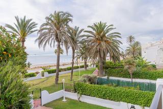 Maison jumelée  Paseo marítimo. Vivienda con jardín frente al mar