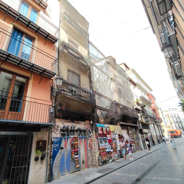 Foto e716b79b-3832-4db2-8a8d-4a7fc45a0f75. Building in calle calle de la bolsería 33-35-37 in Valencia