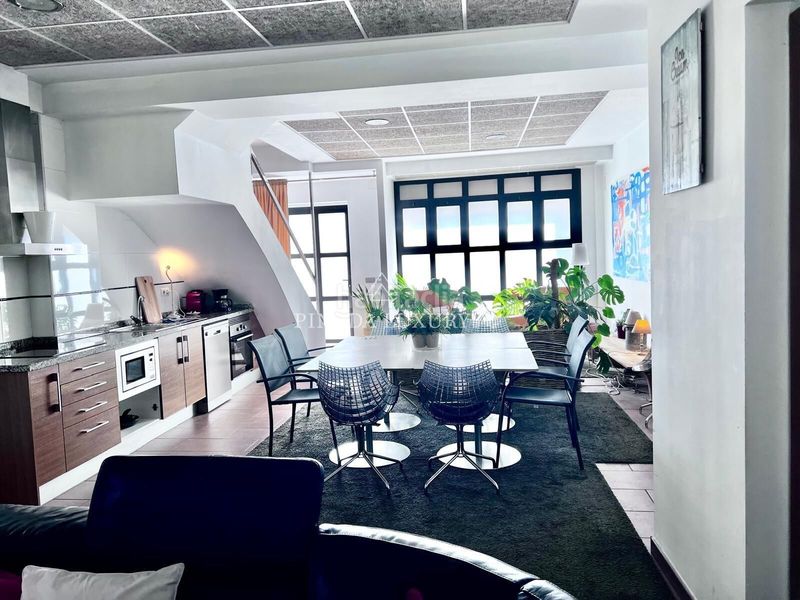 Casa adosada en calle rio tajo 21 vivienda turistica independiente a 100 metros de la playa de la malvarrosa ciudad en Valencia