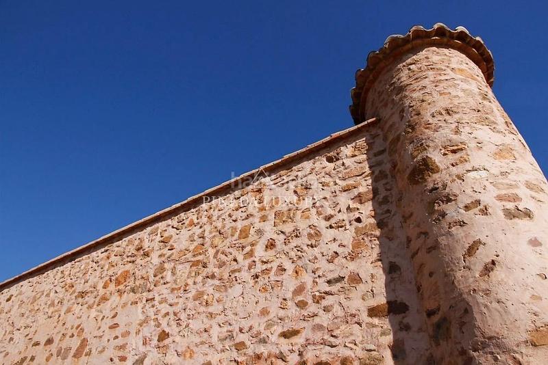 Foto 9768fe0d-99ce-4a1a-9f40-9afcb13f563c. Solar industrial parcela industrial con fachada a 3 calles en Puçol