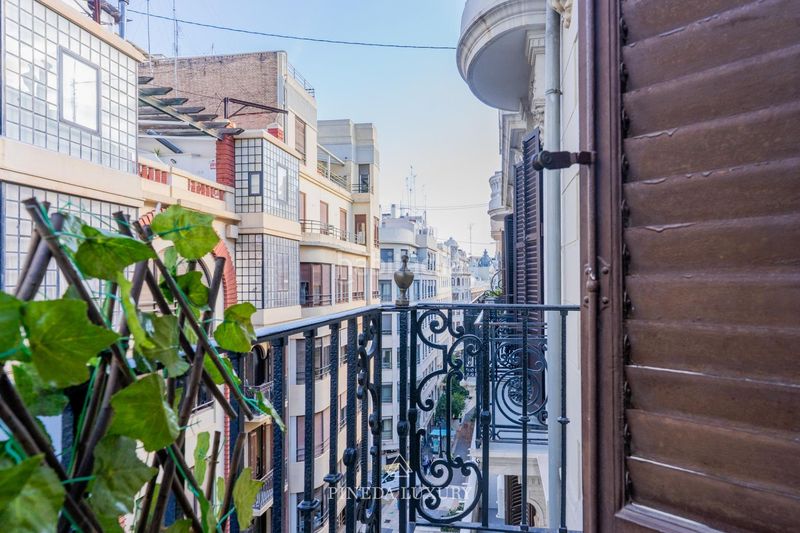 Piso en calle convento st clara 11 vivienda señorial en el centro y junto a la plaza del ayuntamiento en Valencia