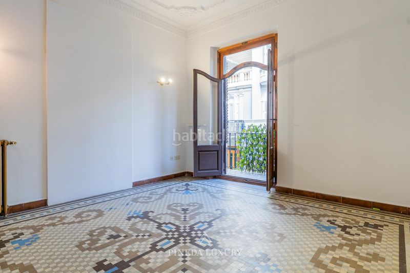 Piso en calle convento st clara 11 vivienda señorial en el centro y junto a la plaza del ayuntamiento en Valencia - Imagen 2