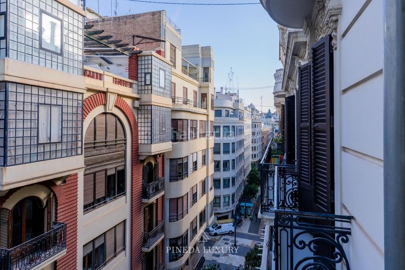 Piso en calle convento st clara 11 vivienda señorial en el centro y junto a la plaza del ayuntamiento en Valencia - Imagen 13