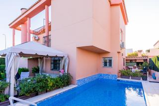 Chalet  Calle almenares. Espectacular chalet independiente con amplias terrazas y piscina