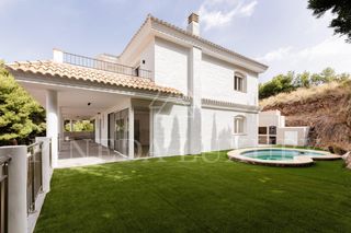 Chalet in Alfinach - Monasterios. Chalet de lujo mirando al mar