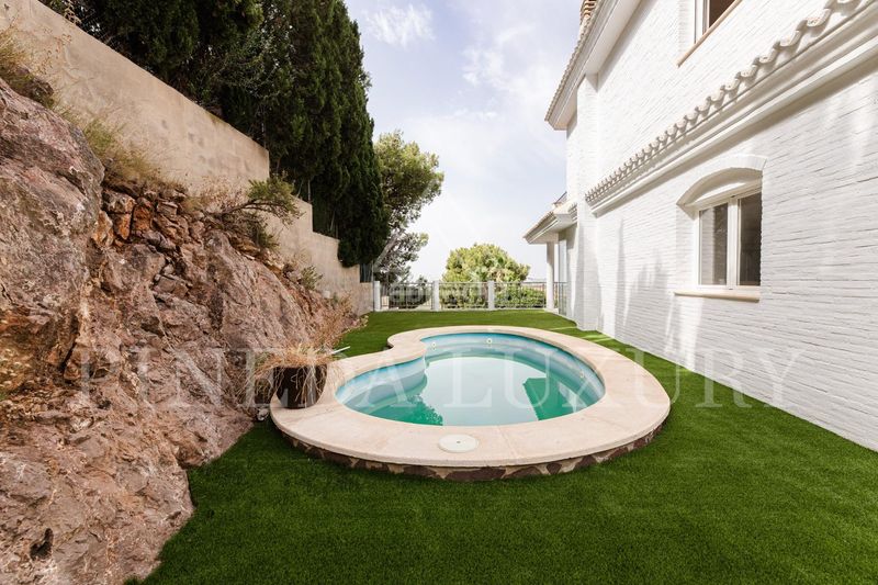 Foto dabed80a-8999-4762-8272-78b551117db3. Xalet amb calefacció aparcament piscina a Centro-El Castillo Sagunt