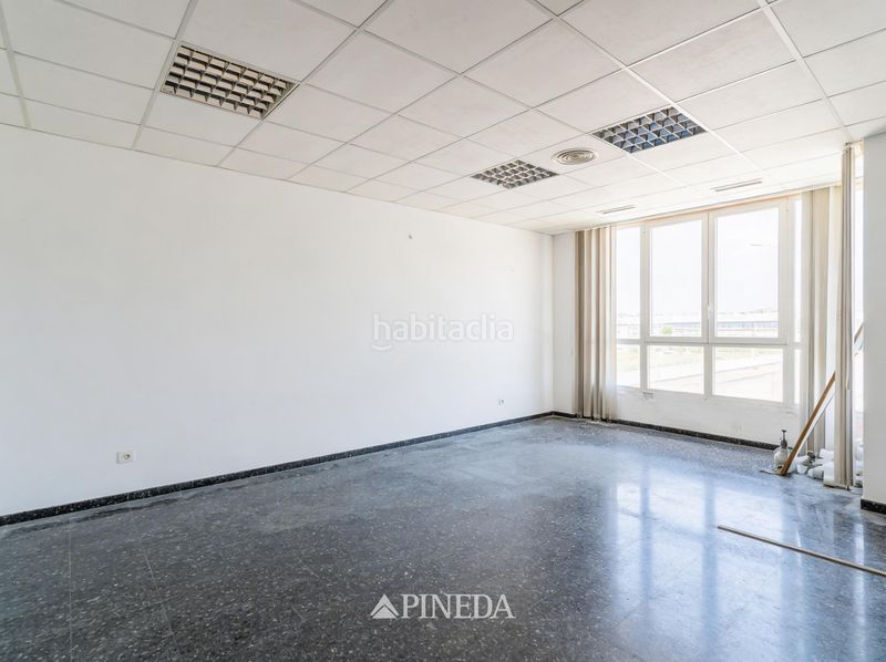 Foto cdced32d-e8aa-4ab7-82e7-2f6d33873585. Nau industrial a Playa del Puig El Puig de Santa Maria