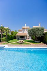 Lloguer Xalet  Avenida c. morvedre (alf.). Chalet en alquiler con piscina privada