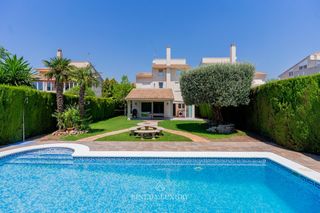 Rent Chalet  Avenida c. morvedre (alf.). Chalet en alquiler con piscina privada
