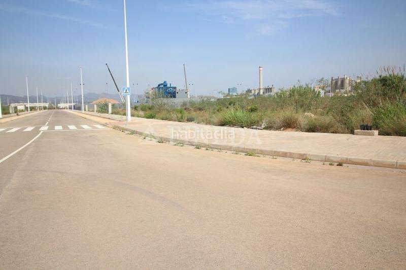 Foto aec6aa4a-8353-491a-8704-9f2e1d067db7. Terreny residencial a Avenida de Abril-9 de Octubre Sagunt