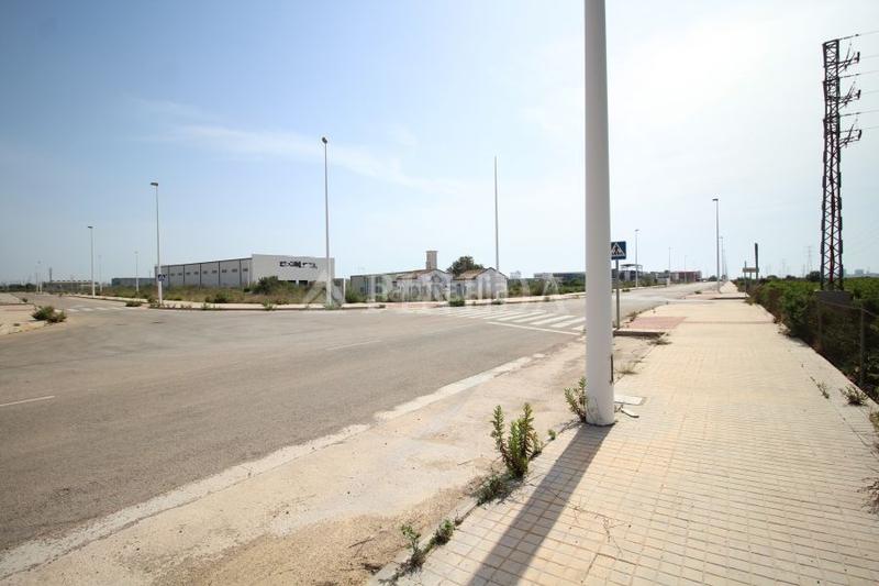 Foto af22f0a2-0ae6-42b1-bc13-36f55e4bf220. Terreny residencial a Avenida de Abril-9 de Octubre Sagunt