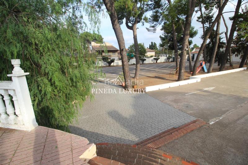Foto e1e6f75e-fd26-4bf9-8a01-33519e3b760c. Edifici a Estivella