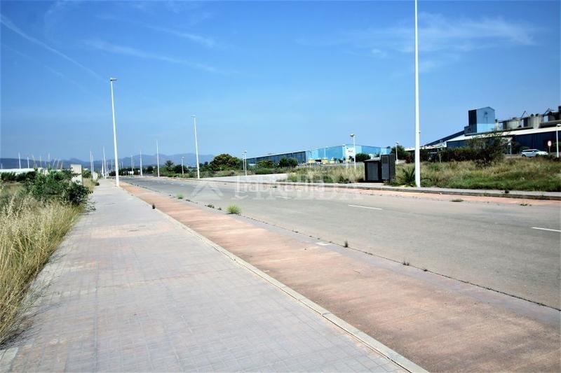 Foto f28ee7e5-8561-485a-bec3-2acc32cbe016. Terreny residencial a playa puerto de Sagunto Sagunt