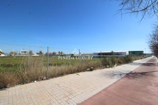Terreny residencial  Calle m39-3. Parcela de uso terciario en primera linea comercial