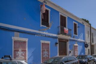 Edifici a Calle de líria 22. Edificio de uso mixto en el municipio de betera