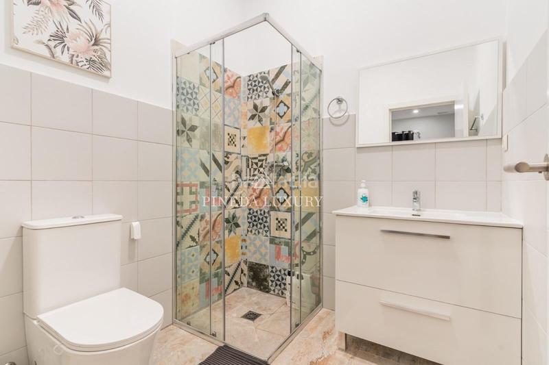 Foto a8c91ac7-6e5e-4cbb-a3c3-8c440ff5f749. Piso en calle de la visitación 8 piso turistico a la venta junto al cauce del rio turia y a un paso de las torres de serrano en Valencia
