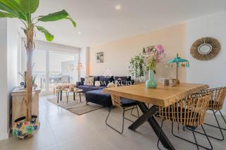 Apartament a Calle flor del taronger de la 2. Descubre el lujo de vivir frente al mar a 5 min de sagunto y 30