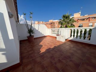 Reihenhaus  San cristóbal. Adosado con terraza muy luminoso   en zona residencial de sagunt