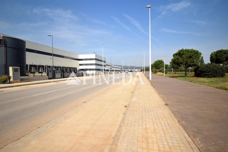 Foto 5434159f-ffc4-473d-aba6-d0abb4847222. Solar industrial a Avenida de Abril-9 de Octubre Sagunt