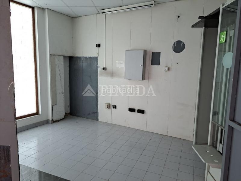 Foto 1a0019fe-da93-4244-a132-1bec1c0f6065. Location local commercial dans El Puig El Puig de Santa Maria