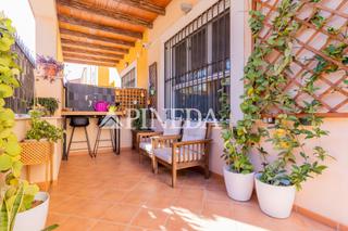 Casa adossada  Calle de bancalets. Adosado con terraza en planta baja
