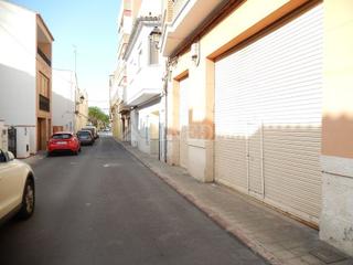 Locale commerciale  Travesía de moncada. Amplio local a dos calles