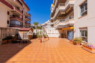 Apartament  Calle arnau de vilanova. Apartamento en la playa de canet con espectacular terraza de 150
