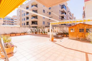 Piccolo appartamento  Calle arnau de vilanova. Apartamento en la playa de canet con espectacular terraza de 150
