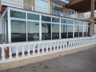 Lloguer Local Comercial  Avenida pescadors. Local comercial primera linea playa