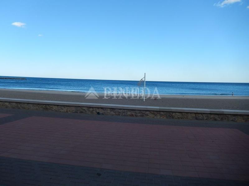 Foto 4ce87c13-f2ce-495c-9bf2-8ffdffad5fb8. Location local commercial dans playas de Puçol Puçol