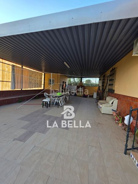 Foto 0916498c-ebc5-4d21-9289-807cbbb8513a. Xalet amb xemeneia piscina a Coria del Río